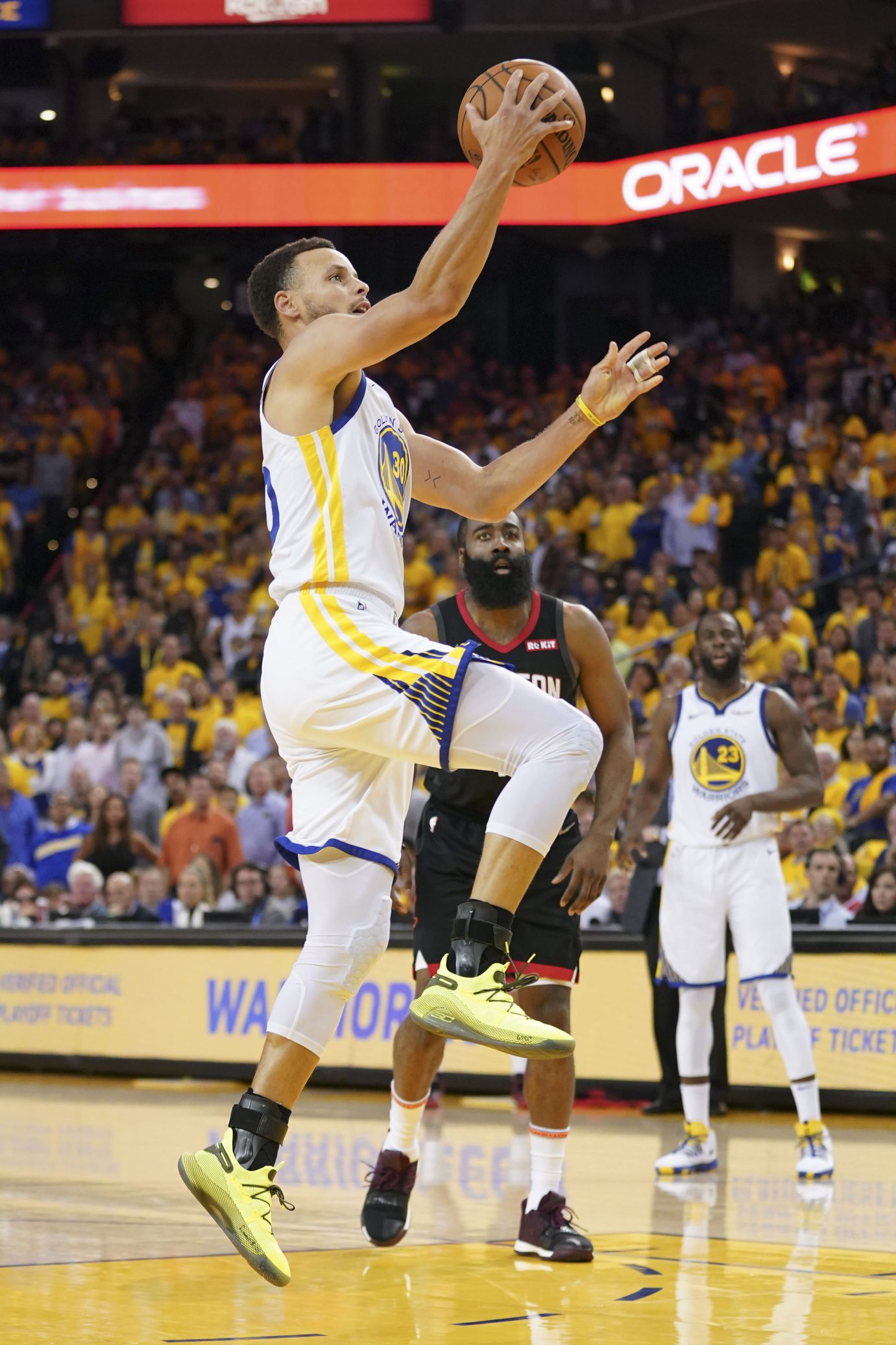 Warriors' Stephen Curry Drops 'Special' Take on James Harden's Historic Feat 1 Los Angeles Clippers, James Harden, Stephen Curry