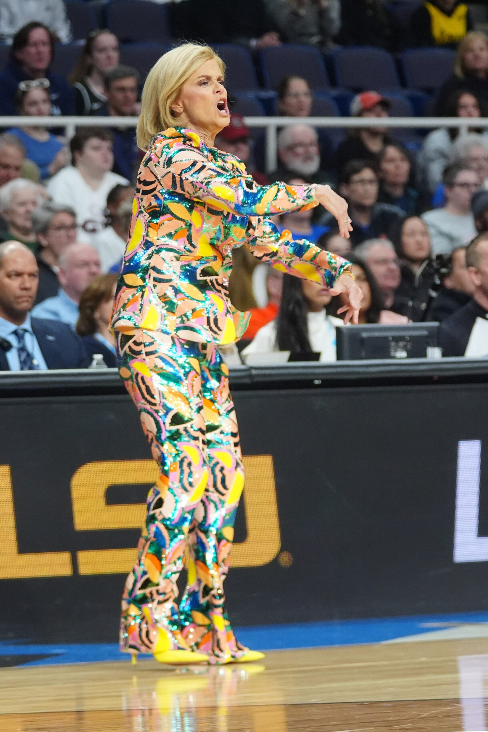 Fans Are Loving Kim Mulkey, LSU's Latest Dance Trend Video 1 LSU Tigers, Kim Mulkey