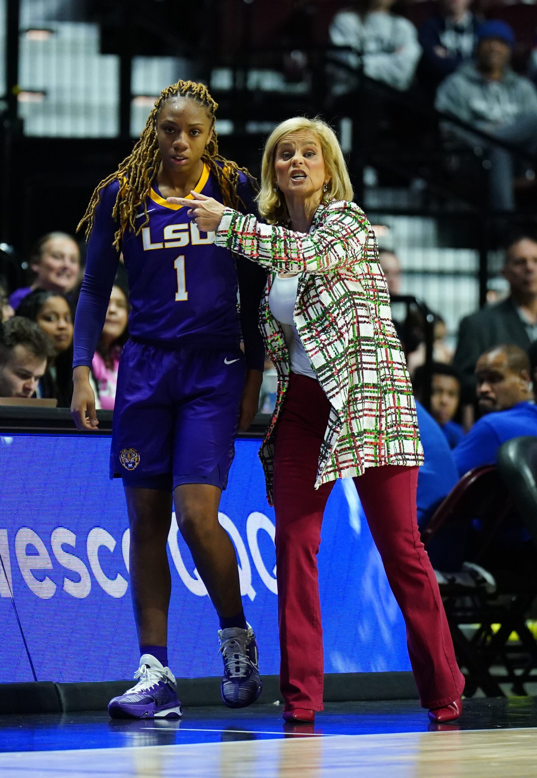 Fans Are Loving Kim Mulkey, LSU's Latest Dance Trend Video 2 LSU Tigers, Kim Mulkey