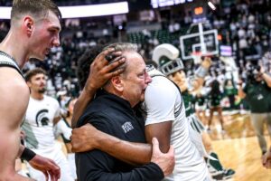 Michigan State's head coach Tom Izzo, left, hugs Jase Richardson after the game against Oregon on Saturday, Feb. 8, 2025, at the Breslin Center East Lansing. At left is Carson Cooper.© Nick King/Lansing State Journal / USA TODAY NETWORK via Imagn Images