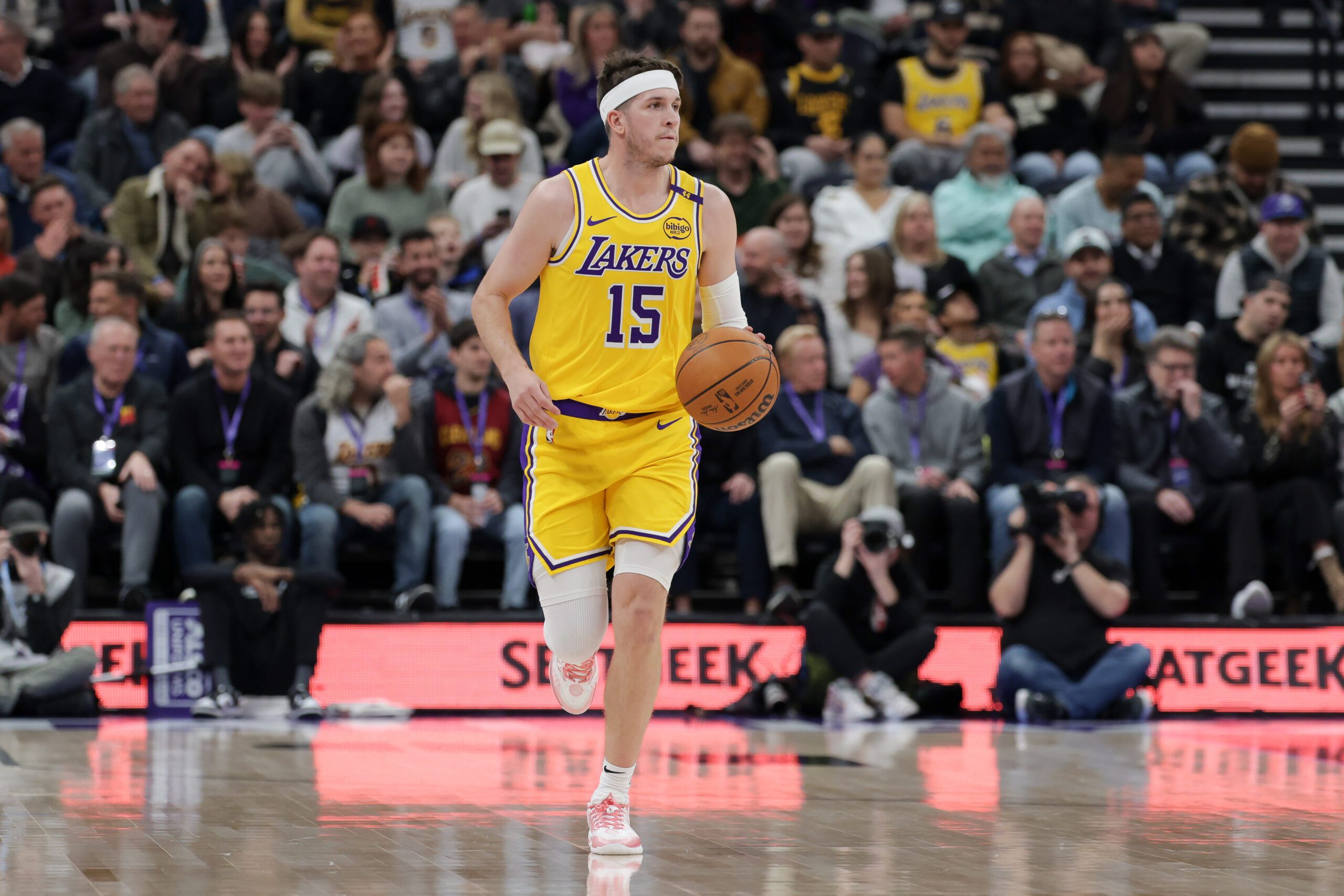 Ex-NBA Star Predicts Austin Reaves Is in for a Massive Payday - 'Who Cares About Winning Until You Get the Bag?' 3 Los Angeles Lakers guard Austin Reaves (15) dribbles against the Utah Jazz during the first quarter at Delta Center.
