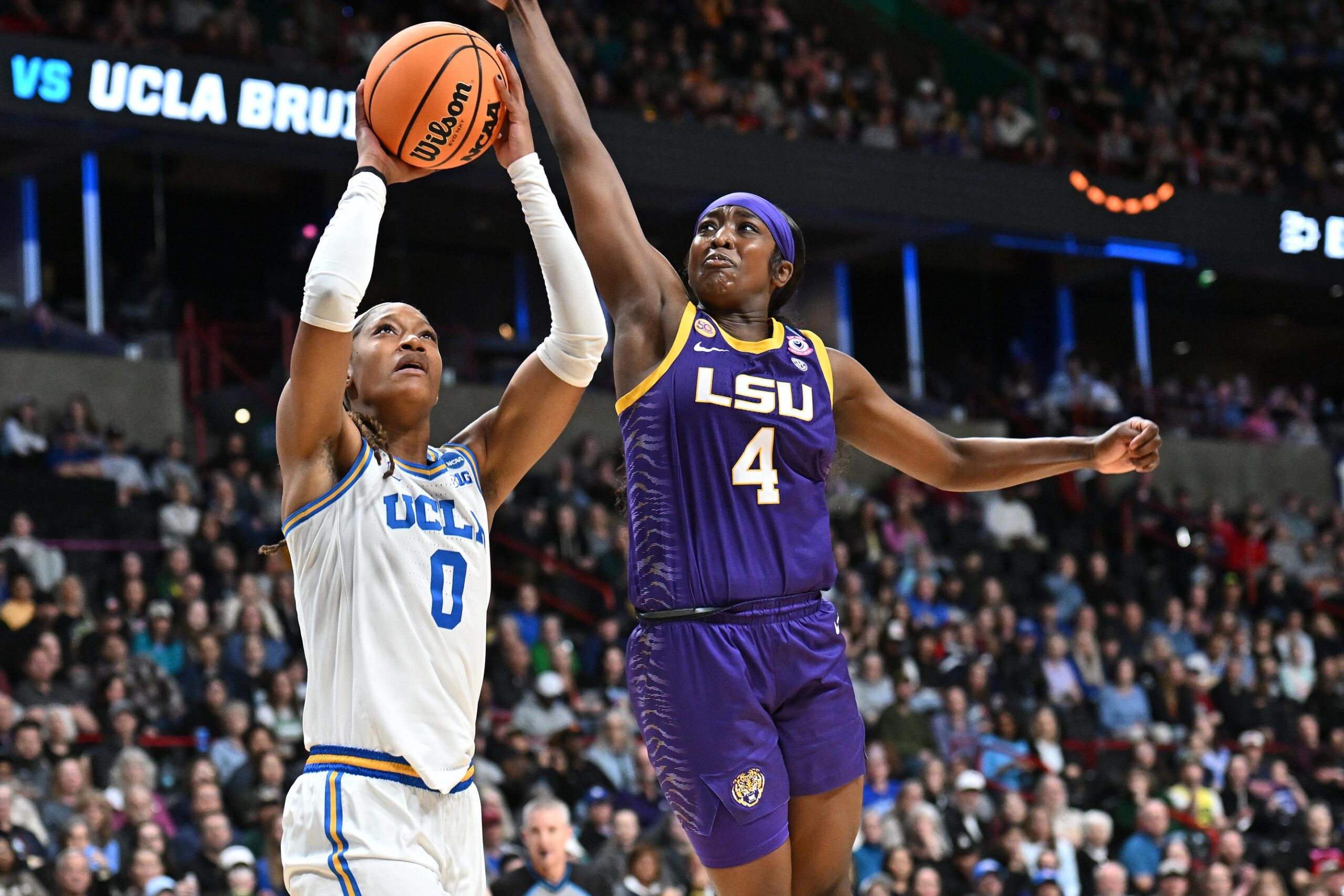 LSU Lady Tigers guard Flau'Jae Johnson