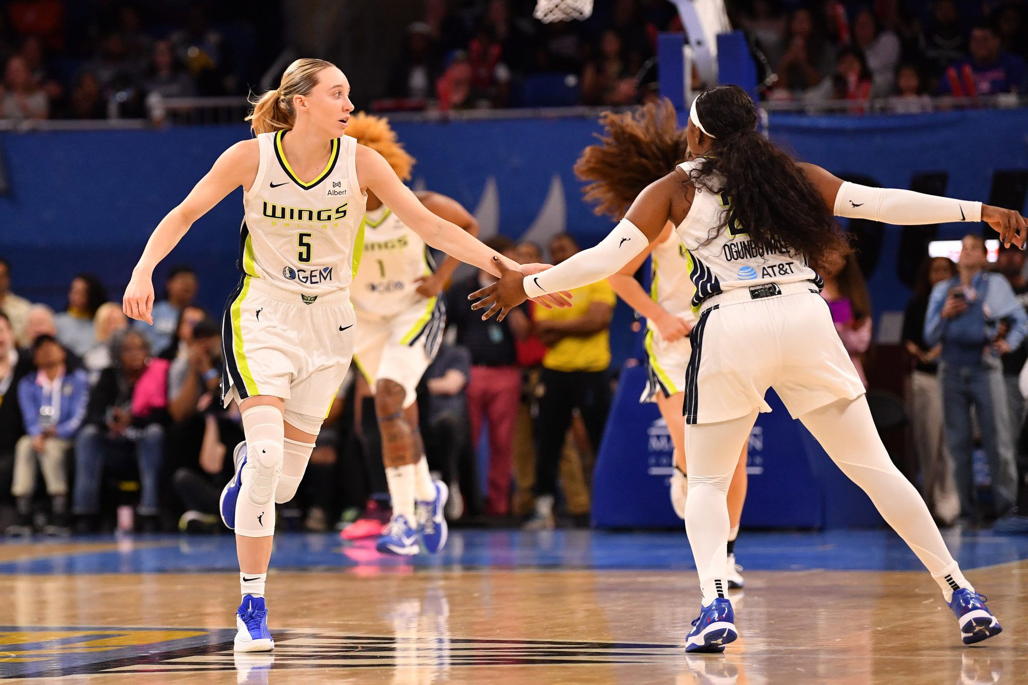 "Will Lead To Bueckers Being On The Ball More": Paige Bueckers Role Sees Major Change After Wings Star’s Heartbreaking ACL Injury, Chris Koclanes Confirms 2 Paige Bueckers, Arike Ogunbowale