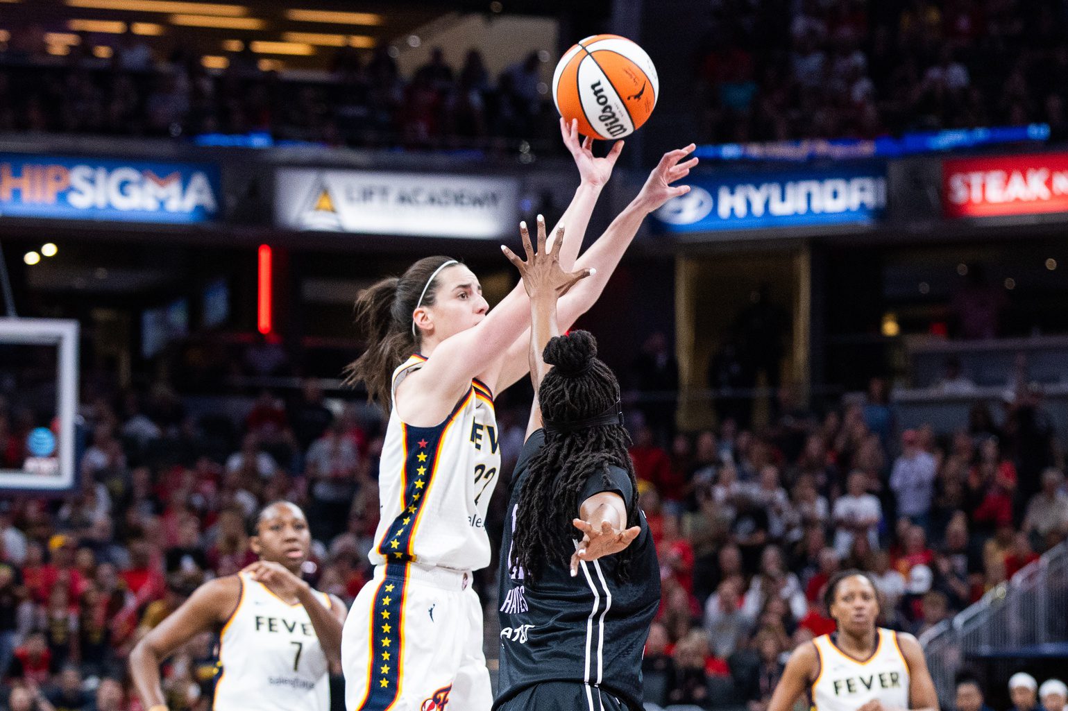 "She Was Just Telling Us To Shoot A Lot Of Threes": Caitlin Clark Praised By Sonia Citron For Coaching Presence Off Bench 2 Caitlin Clark