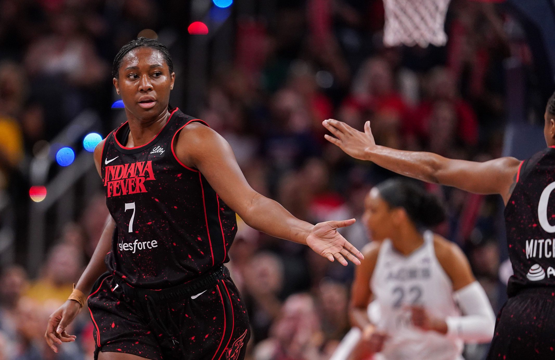 "Mami": Sophie Cunningham, Lexie Hull Leads Fever Tributes To Aliyah Boston’s Historic Streak 1 Aliyah Boston