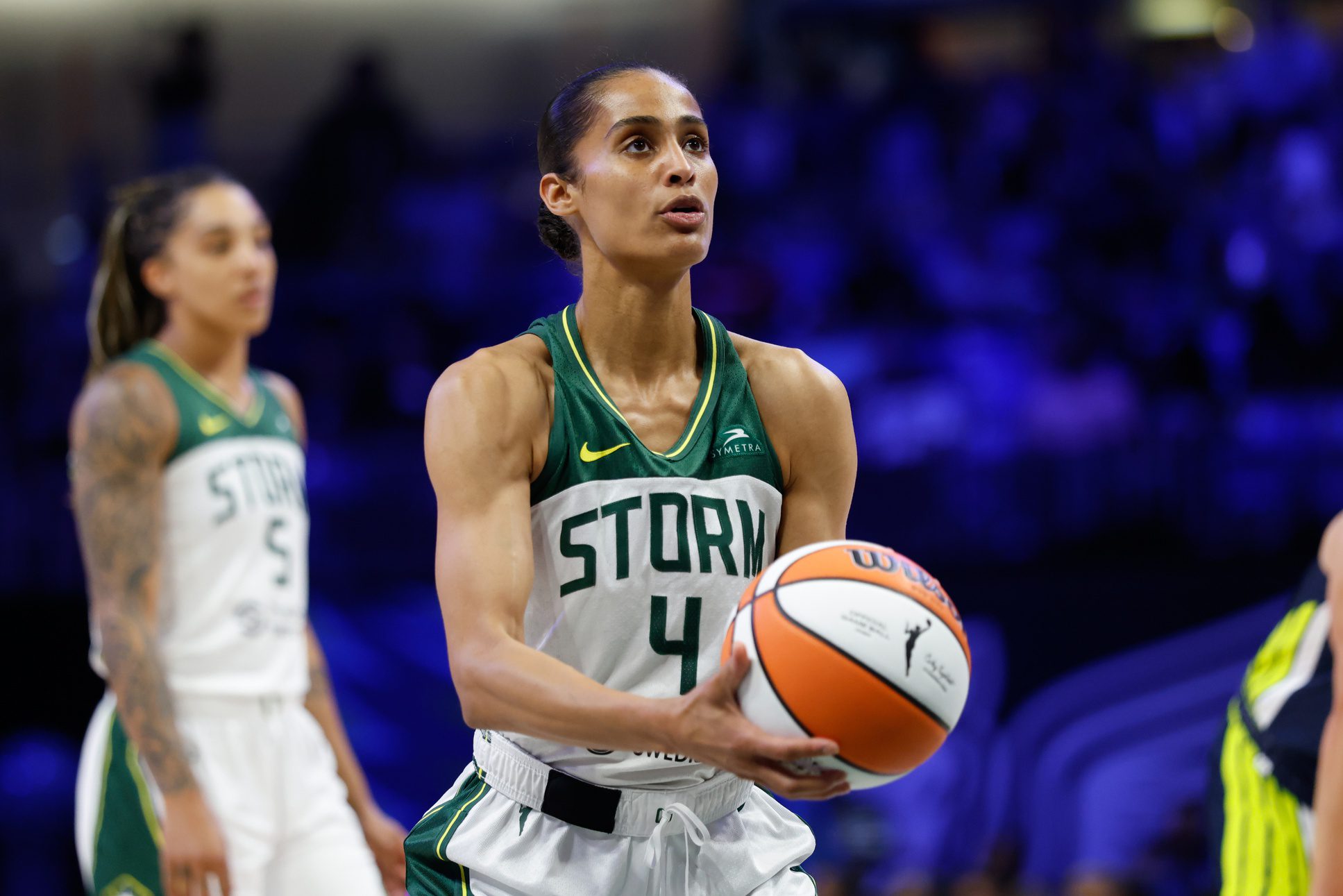 LOOK: Skylar Diggins’ Wild Fashion Choice Explodes Online As Storm Lock In WNBA Playoffs 1 USATSI 26905430 168400517 lowres 1