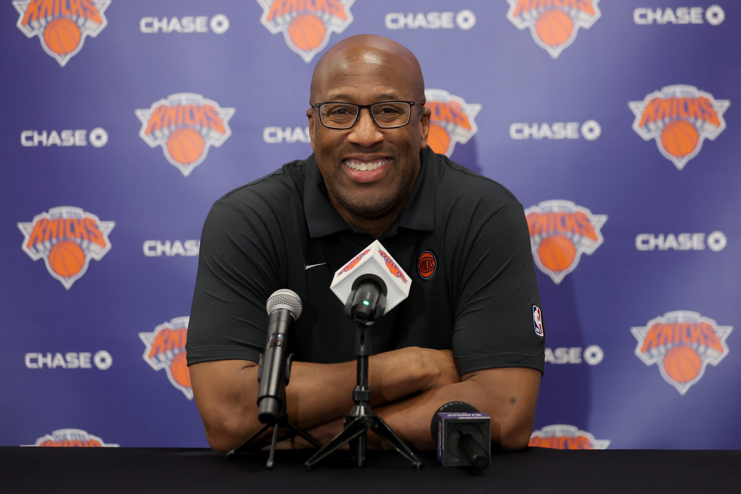 "I Don't Get Into That Stuff" - New York Knicks Coach Brushes Off Sensational Giannis Antetokounmpo Trade Links 1 Mike Brown, New York Knicks