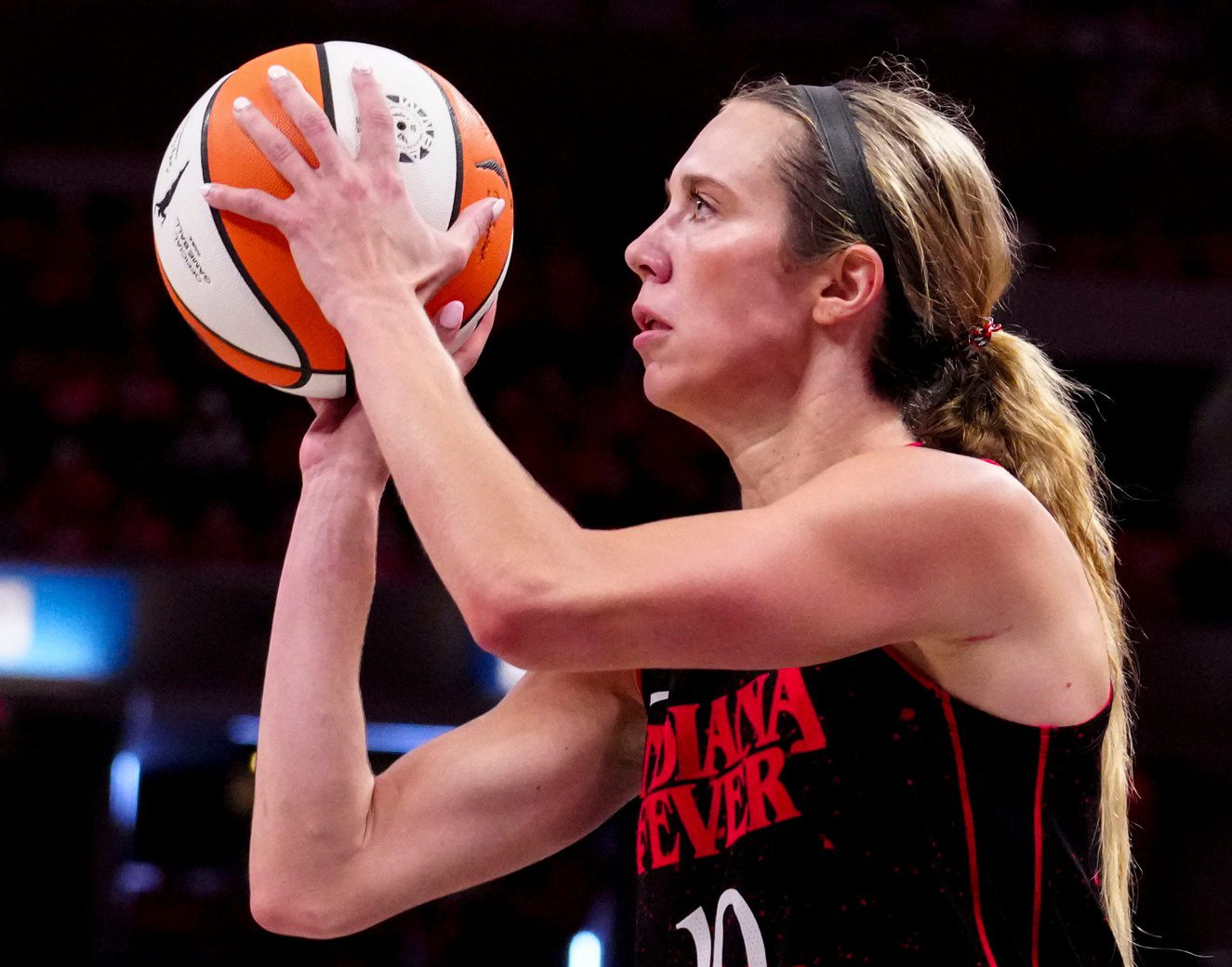 Indiana Fever guard Lexie Hull (10) shoots the ball against the Las Vegas Aces during Game 4 of the WNBA semifinals on Sunday, Sept. 28, 2025, at Gainbridge Fieldhouse in Indianapolis. The Fever defeated the Aces 90-83.