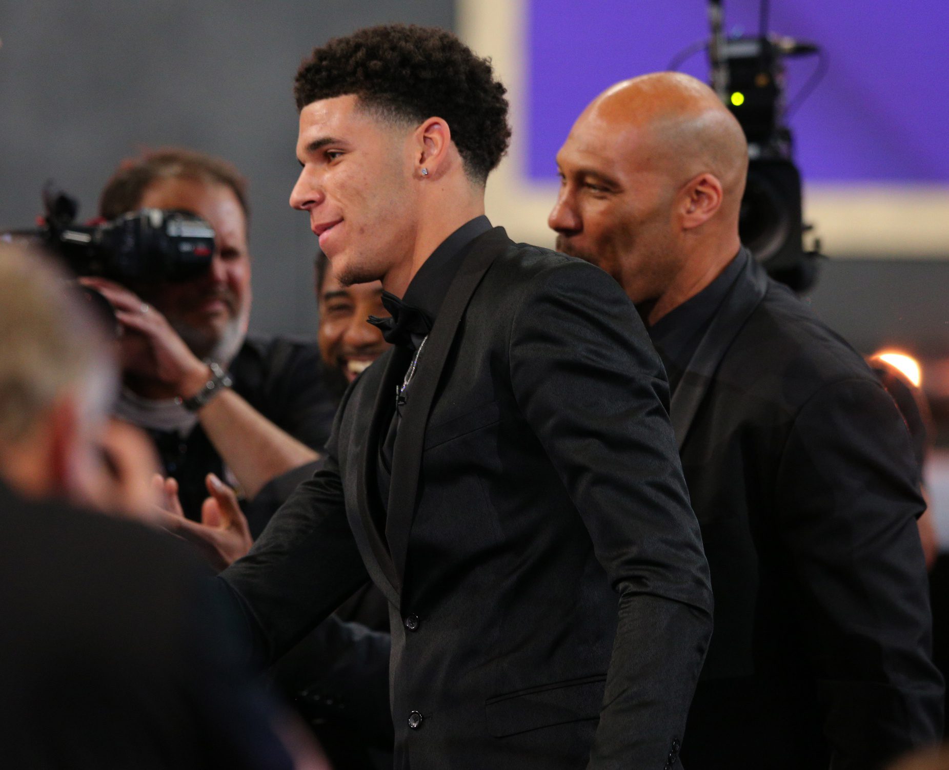 "Warning, My Shoes Led To My Amputation": NBA Fans Mock LaVar Ball Handing Lonzo Ball New 'Big Baller Brand' Shoes Before Home Opener 3 USATSI 10126513 168400517 lowres
