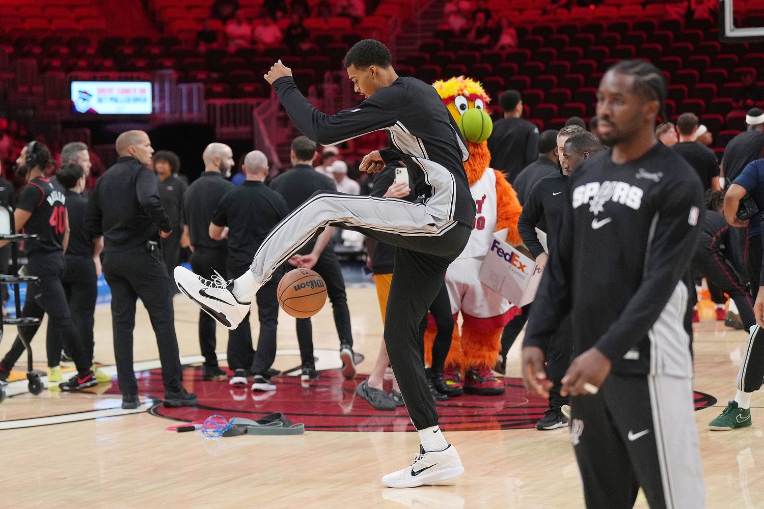 "By The End Of His Career This Man Going To Be Galactus": NBA Fans Go Crazy As Victor Wembanyama Gets Growth Spurt, Listed By Spurs At 7'5" 2 USATSI 27278371 168400517 lowres