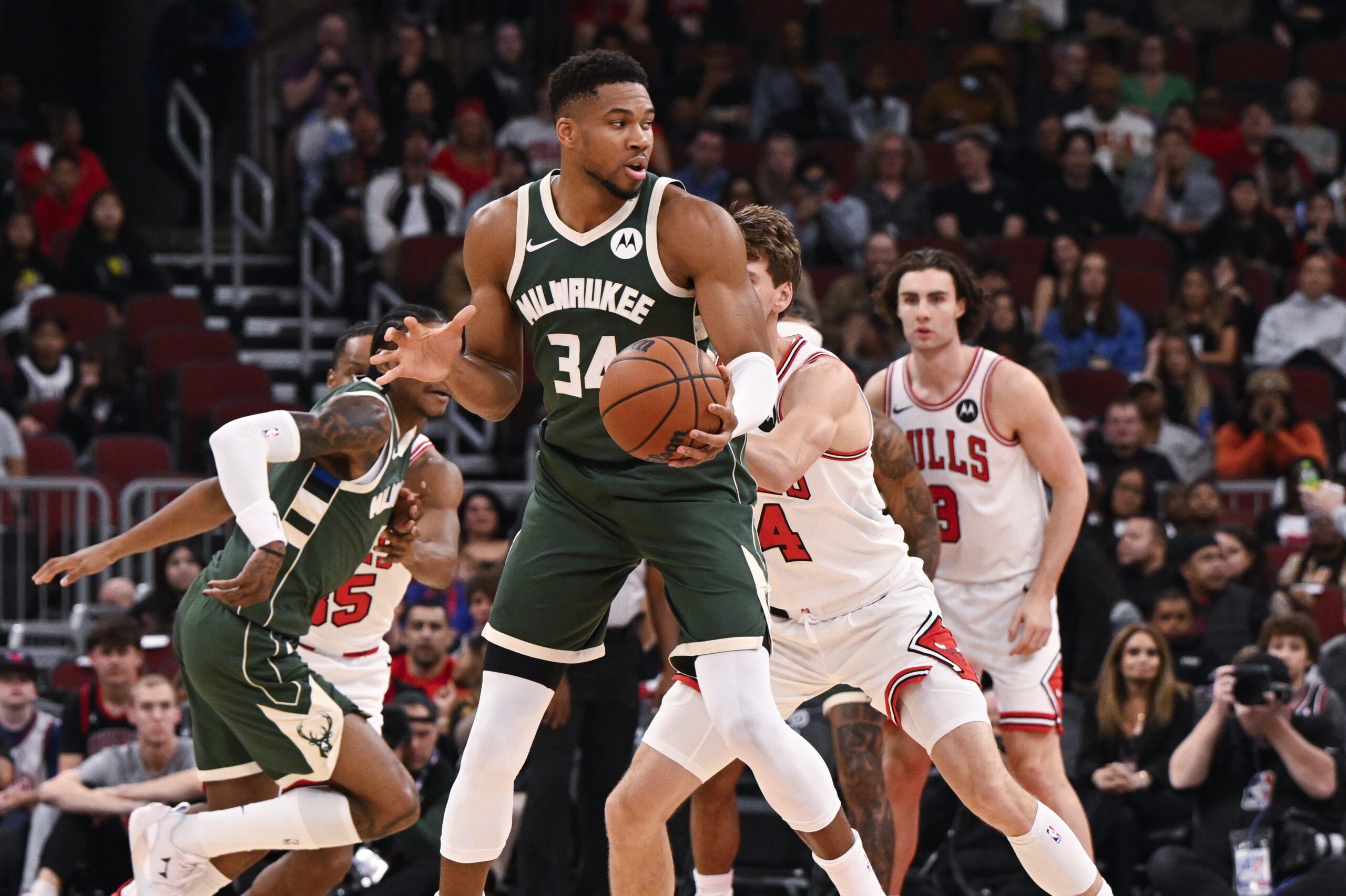 NBA: Cavs Insiders Question Whether Giannis Antetokounmpo Can Sustain His Heavy Workload - "Can He Possibly Keep Up?" 1 Giannis Antetokounmpo, Milwaukee Bucks