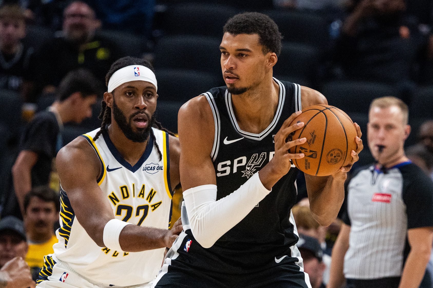 "That's A Long Distance Phone Call": NBA Fans Poke Fun On Victor Wembanyama Meeting Muggsy Bogues Courtside 3 NBA Fans, Wemby