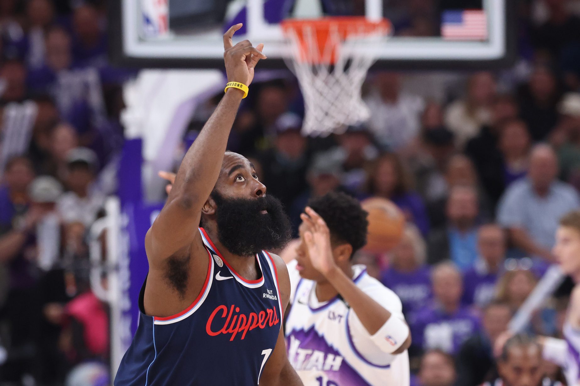 "No Worry, CP3 Gonna Hit A Huge 3 To Cut The Lead Down To 28": NBA Fans Troll Clippers Lousy Start Against Utah Jazz 1 NBA Fans
