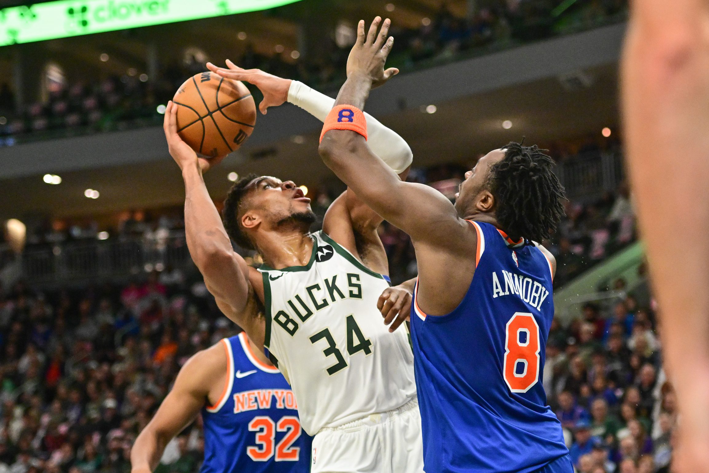 "He Took A Whole World Tour": NBA Fans Go Wild As Giannis Antetokounmpo 'Travels' Against Knicks In Slomo 3 Giannis, NBA Fans