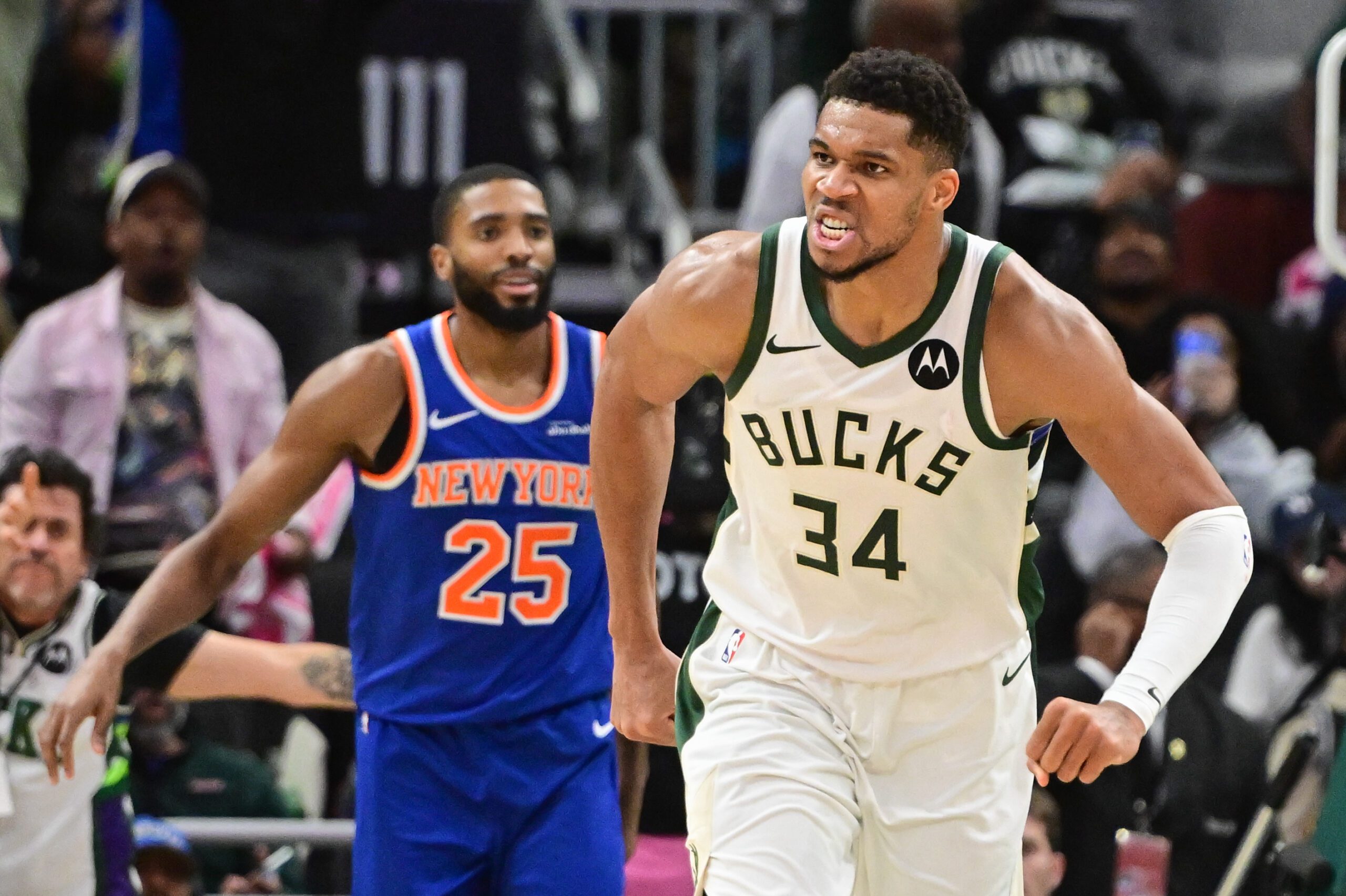NBA Fans Erupt After Giannis Antetokounmpo Buries Buzzer-Beater Vs. Pacers - "BEST IN THE WORLD" 3 Giannis Antetokounmpo, Milwaukee Bucks, New York Knicks