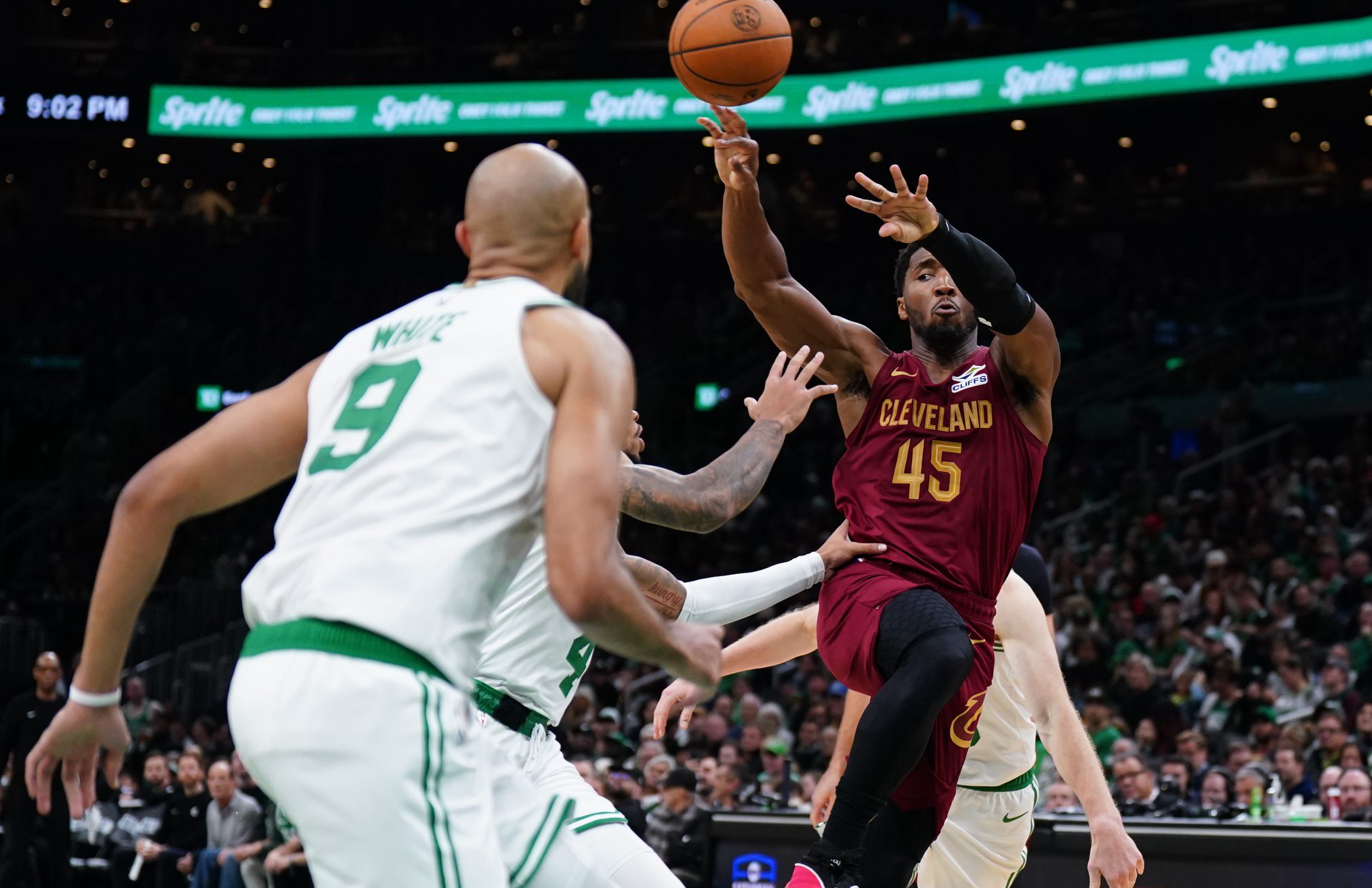 "No Way Bro Is Not Betting And Put An Under On Hisself": NBA Fans Question Donovan Mitchell's Fumbles Amidst League's Gambling Investigation 1 USATSI 27450127 168400517 lowres