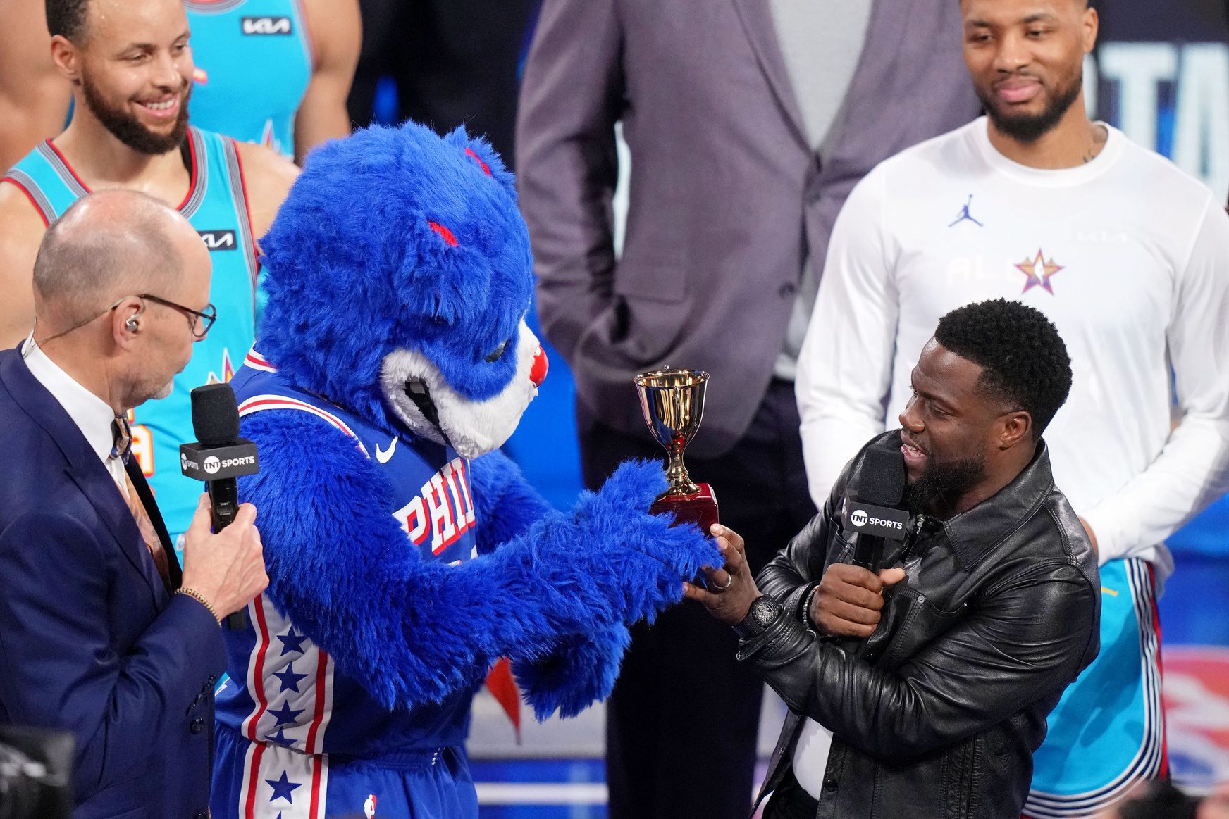 "You Gotta Cut It Off": Kevin Hart Hilariously Torches Jaylen Brown for Hairline Disaster in Viral Clip 3 USATSI 25435522 168400517 lowres