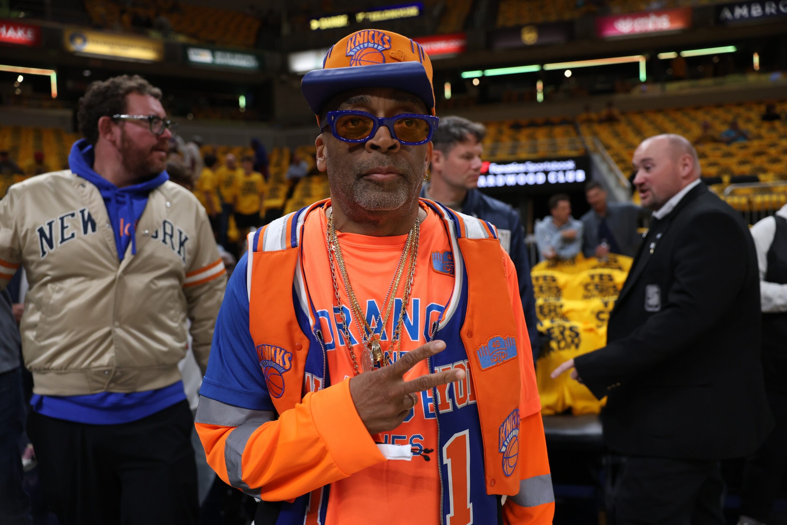 "Pope Is A Bulls Fan": NBA Fans Crack Up As Spike Lee Presents Chicago-Born Pope Leo XIV With A Knicks Jersey 2 USATSI 26300319 168400517 lowres scaled