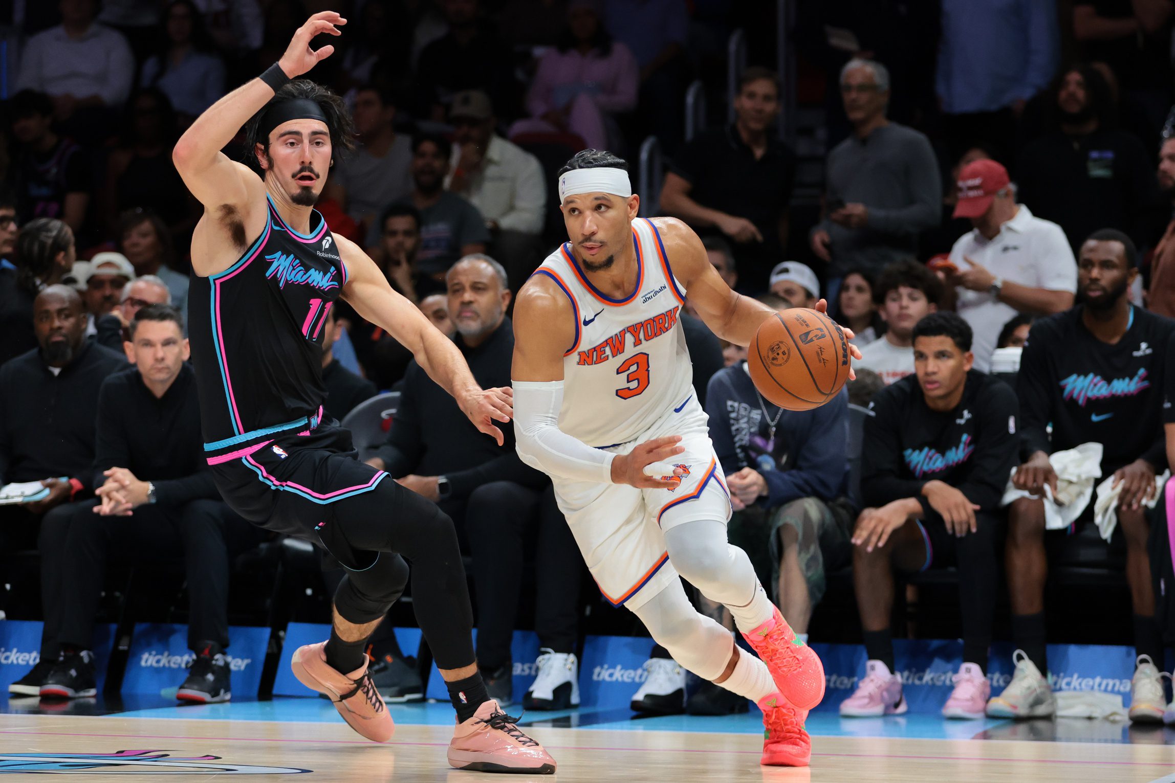 "Bro Always Clip Farming": NBA Fans Crack Up As Josh Hart Eats Fan's M&M's Mid-Game Against Mavs 2 USATSI 27615283 168400517 lowres