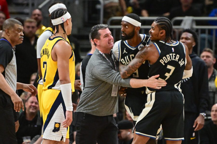 NBA Exec Claims Market For Giannis Antetokounmpo Isn't That Strong, Bucks About to Make Drastic Move to Appease 2021 Finals MVP 3 USATSI 26034402