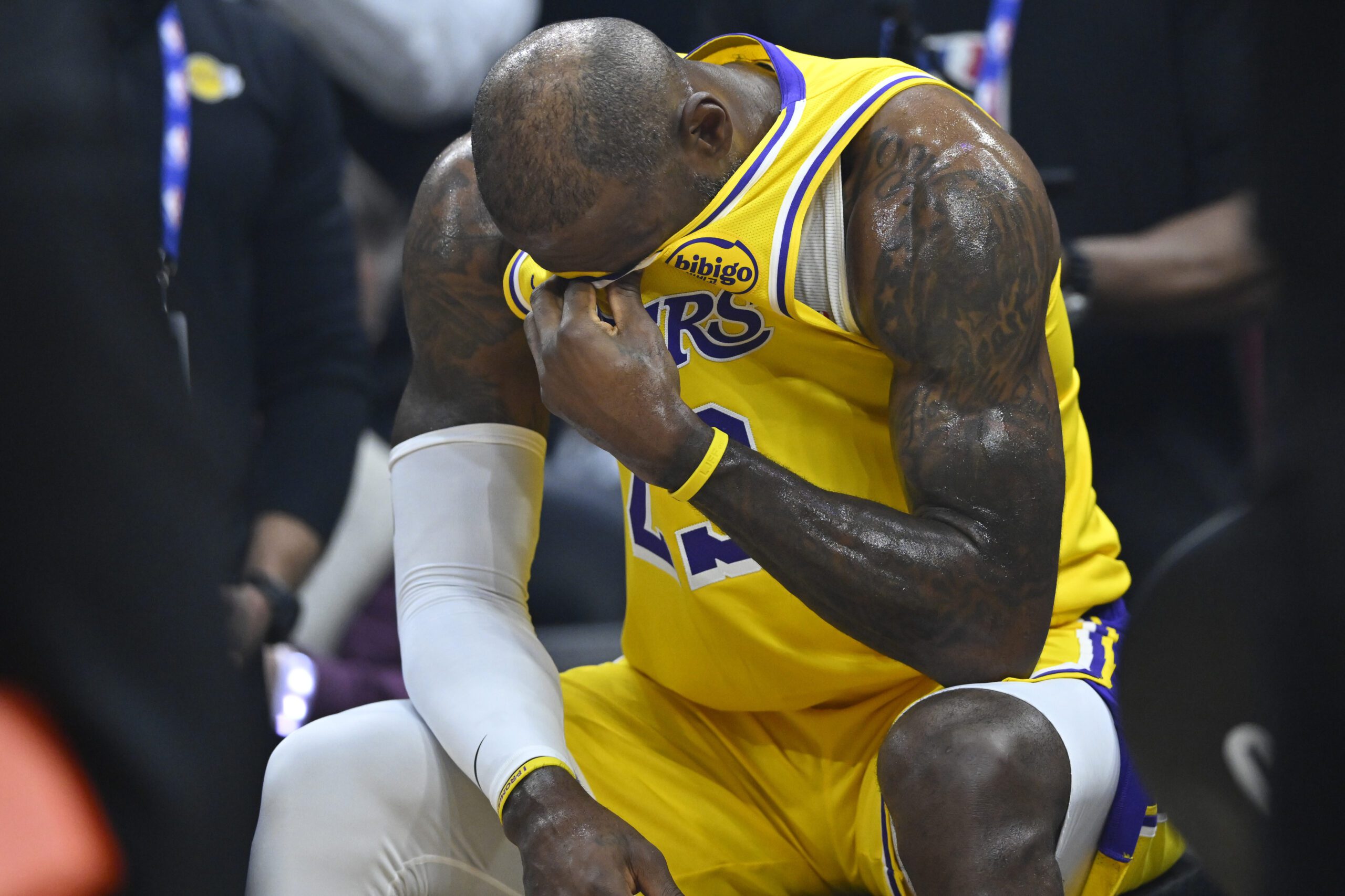 "The Groundwork Being Laid For The Return And Retirement Season": NBA Fans Speculate On Full-Circle Ending As Cavs Enter LeBron James Retirement Talk 2 Lebron James, Los Angeles Lakers