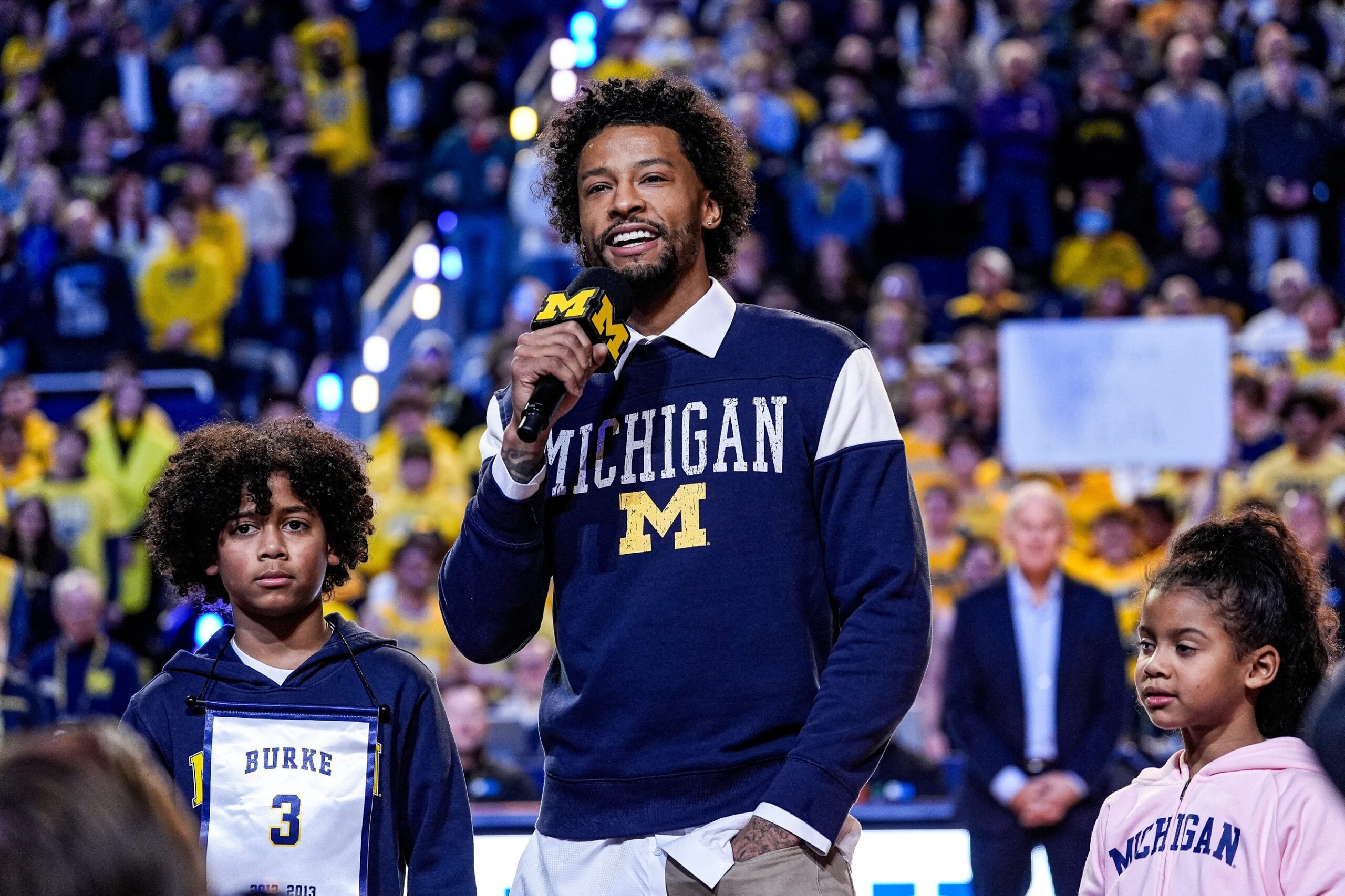 "Getting Shots His Whole Life Andwanted To Turn Into A Biologist": NBA Fans Clash Over Rumors An Ex-Mavs Guard Was Pushed Out For Anti-Vax Stance 1 Trey Burke, NBA fans