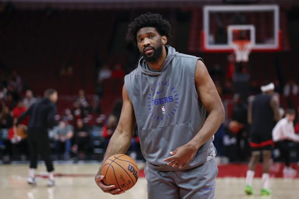 Ex-NBA All-Star Makes Harsh Take on Joel Embiid Due to 76ers Star’s Recurring Injury; Warns He Could Go Brandon Roy Route Because of Body ‘Decade Older’ Than Lebron James’ Joel Embiid, Philadelphia 76ers