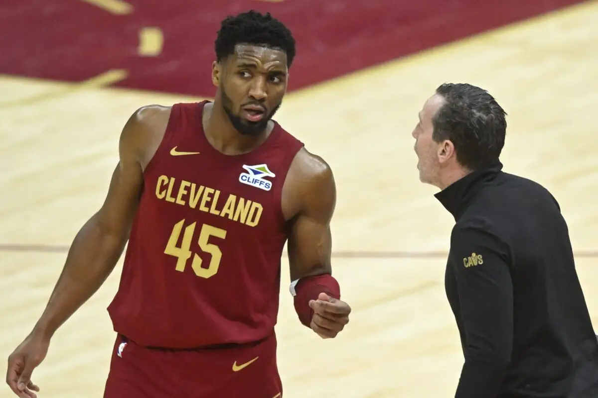 Cleveland Cavaliers: Donovan Mitchell Drops Blunt Take on the Challenge of Coming Back From a 0-2 Deficit 1 Jan 25, 2025; Cleveland, Ohio, USA; Cleveland Cavaliers guard Donovan Mitchell (45) talks to head coach Kenny Atkinson in the fourth quarter against the Houston Rockets at Rocket Mortgage FieldHouse. Mandatory Credit: David Richard-Imagn Images