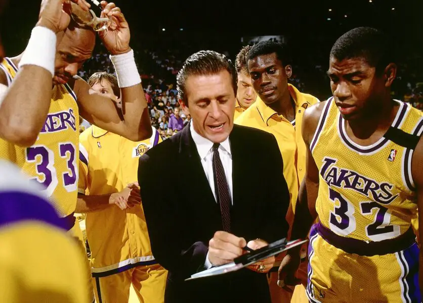 Los Angeles Lakers: Pat Riley Will Be Honored by Having a Statue 1 GyVj2 da4AIAPA8