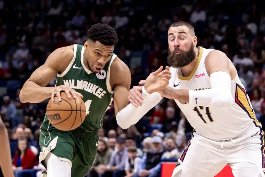 Giannis Antetokounmpo, Jonas Valanciunas, Milwaukee Bucks