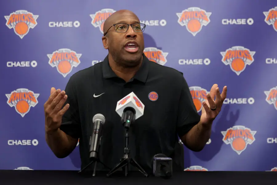 “I Don’t Get Into That Stuff” – New York Knicks Coach Brushes Off Sensational Giannis Antetokounmpo Trade Links New York Knicks head coach Mike Brown
