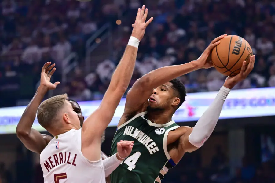 Cavs Coach Kenny Atkinson Drops a Scary Take on Giannis Antetokounmpo After Their 118-113 Win Over Bucks 2 Giannis Antetokounmpo, Milwaukee Bucks