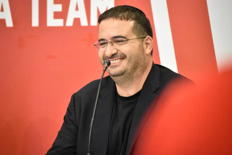 Ofer Yannay, the owner of Hapoel Tel Aviv. Photo credits: Yahoo!