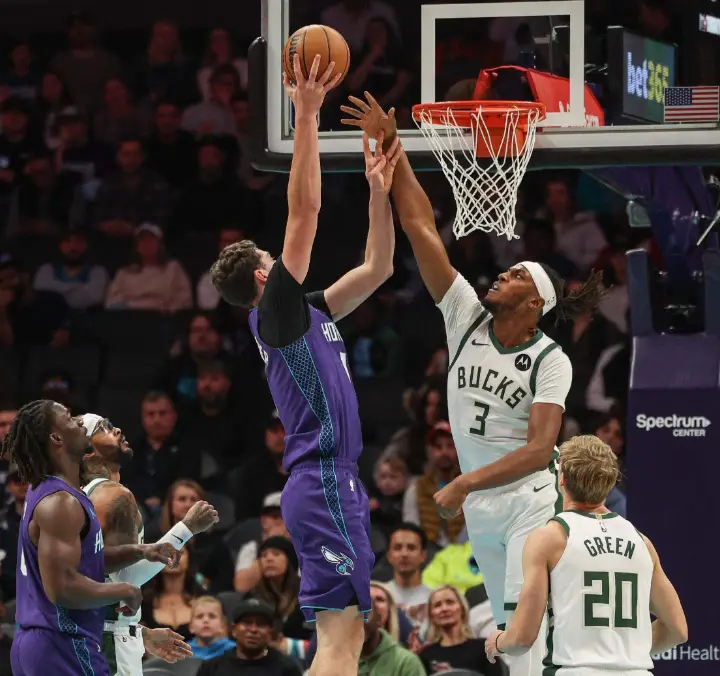 "I'm Getting More Comfortable Every Game" - Charlotte Hornets Rookie Couldn't Miss in the Team's Win Vs. Milwaukee Bucks 1 Ryan Kalkbrenner, Charlotte Hornets