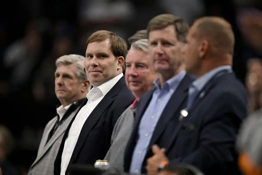 Anthony Davis Wants Early Return After 6 Games Out But Intriguing 'Storm' Within Mavs Front Office is Taking Over 2 USATSI 25387750