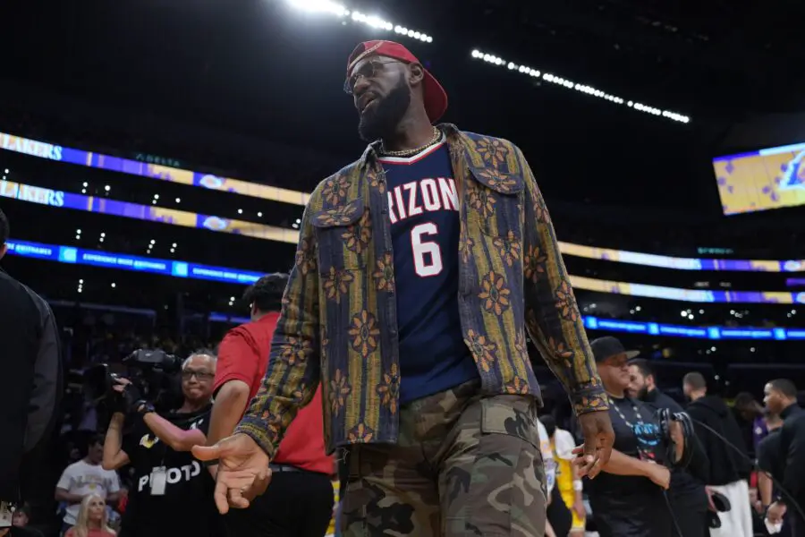 “We Had A Good Run Lakers Fans”: NBA Fans Got Jokes As LeBron James Moves One Step Closer To Lakers Return NBA Fans, LeBron James