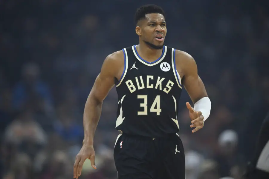 Doc Rivers Provides Update on Scary Giannis Antetokounmpo Injury And It's Not Looking Good as Team Goes 8-7 1 USATSI 27614181