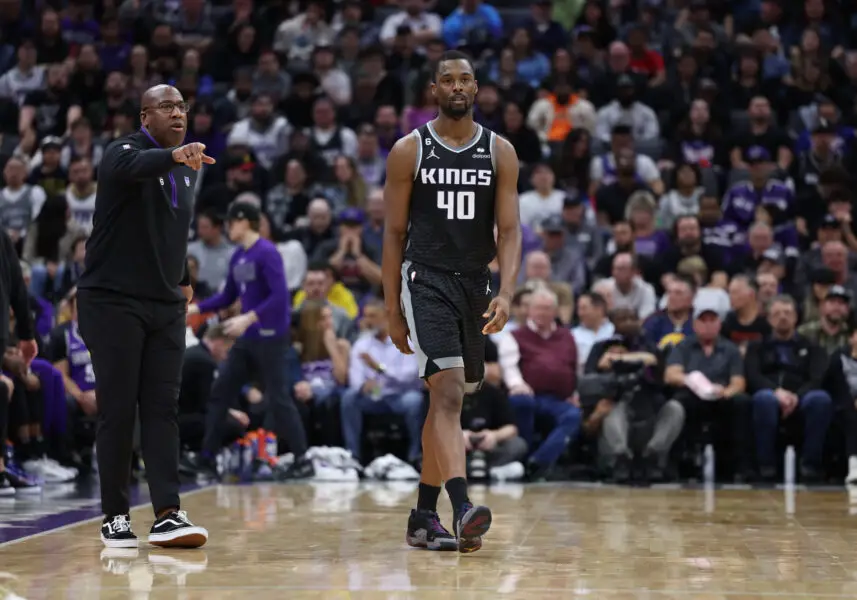 Knicks Coach Mike Brown Sends Message to His 2 Former Players Ahead of NBA Cup Finals, Has Hilarious Shoutout to De'Aaron Fox 2 Harrison Barnes