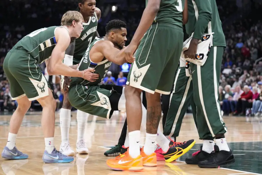 “Didn’t See Anything Significant”: Giannis Antetokounmpo Injury Labeled ‘Odd’ By Dr. Brian Sutterer After Non-Contact Scare USATSI 27733970 168400517 lowres