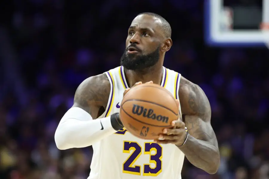 “Same Energy With Donald Trump TBH”: NBA Fans Roast LeBron James After Getting Mocked By Commentators For ‘Crown’ Celebration NBA Fans