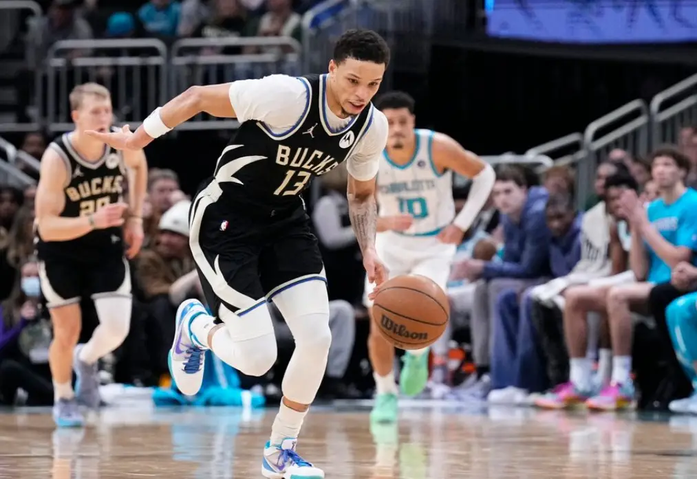 "It Means a Lot to Him" - Milwaukee Bucks' Giannis Antetokounmpo Does Heartwarming Gesture to Teammate in Win Vs. Charlotte Hornets 1 Milwaukee Bucks