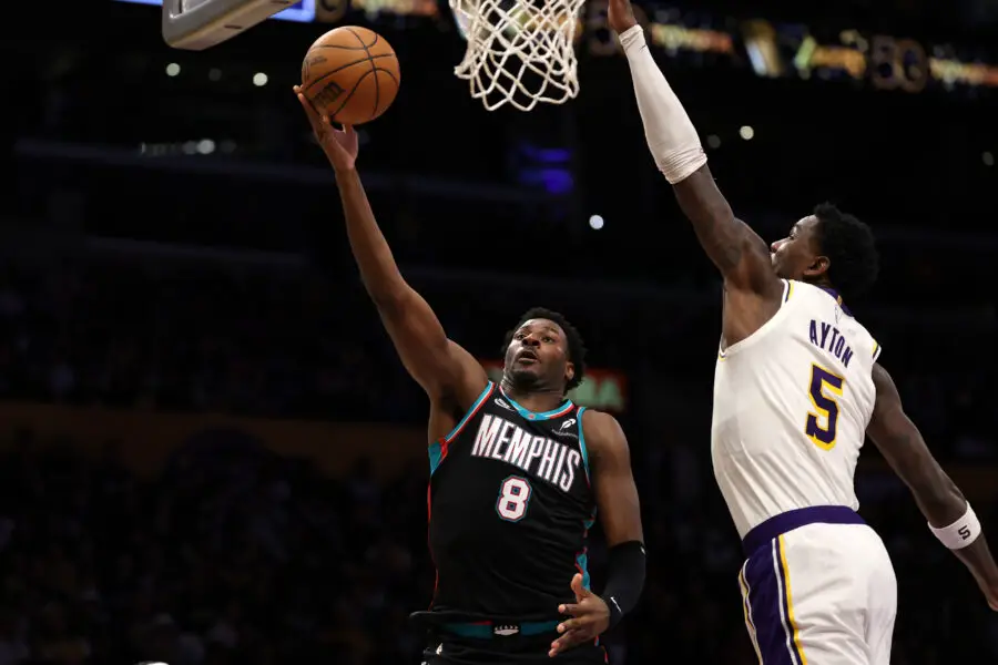 DeAndre Ayton Responds to JJ Redick's Thoughts About His Frustration With Efficient 15-Point Game - 'Bigs Can’t Feed Themselves' 3 DeAndre Ayton, Los Angeles Lakers