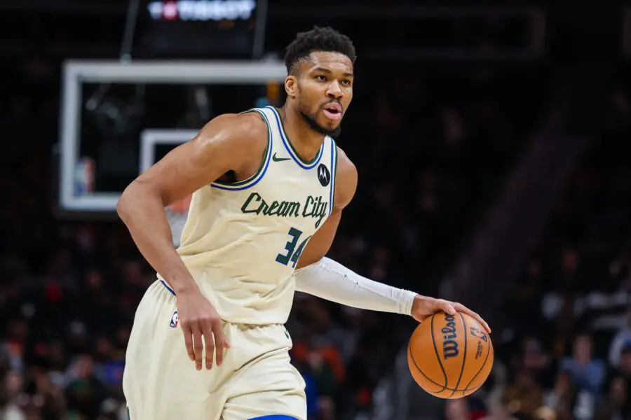 Bucks Fans, Observers Think Giannis Antetokounmpo is Quiet-Quitting on His Team Despite His 19-14 Statline 1 NBA Fans
