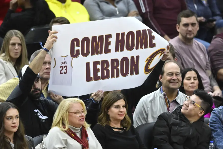 10-Time All-Star Serves 'Real Talk' Against Lakers Fans Concerning LeBron James - 'Y’all Never Accepted Him in LA Anyway' 3 USATSI 19577096