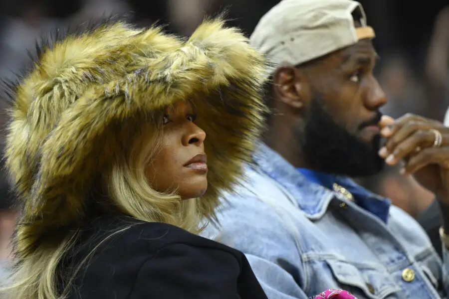 LeBron James,Savannah James , NBA Fans